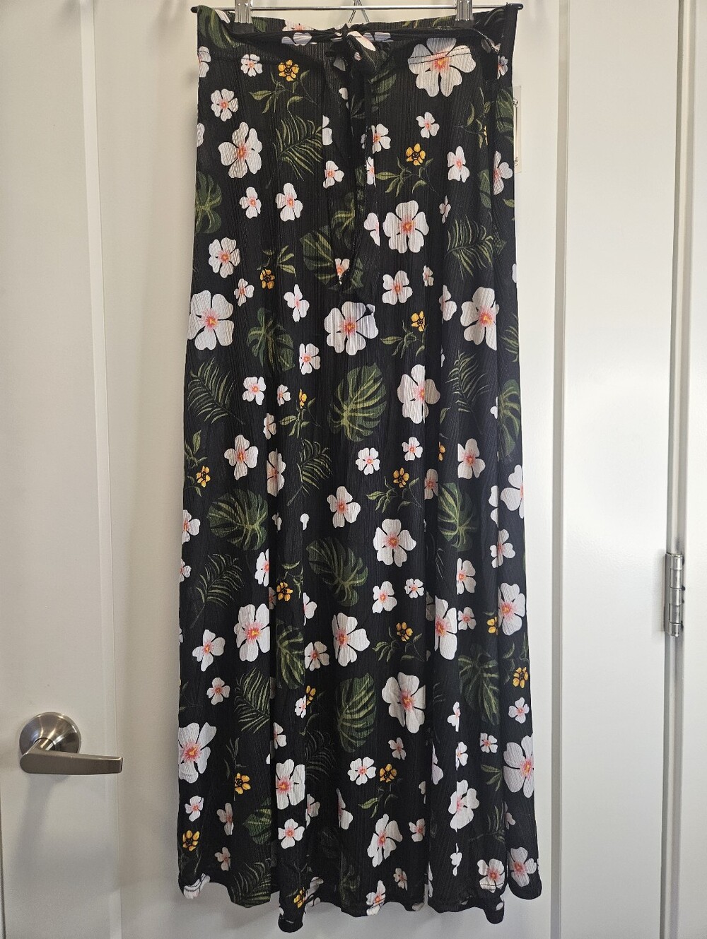 Lida Collection brand floral print maxi skirt with a front tie. Size Small.